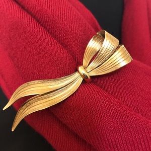 Wells 12K gold filled Ribbon Brooch